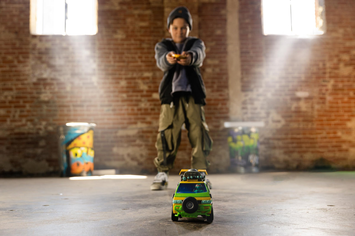 TMNT Mutant Mayhem Pizza Blaster RC Vehicle with 6 Foam Pizza Launchers