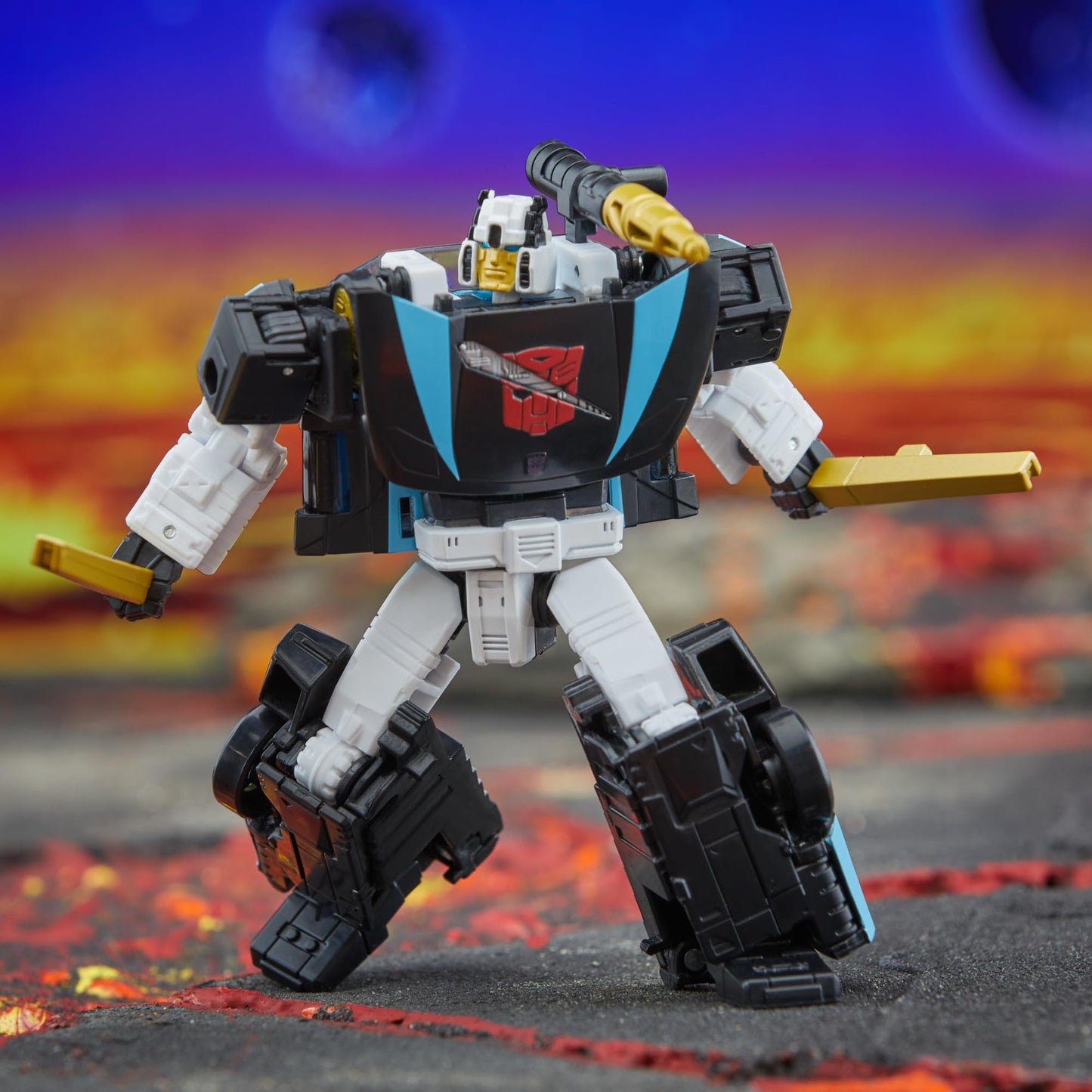 Transformers Legacy Deluxe Class Armada Universe Wheeljack, 5.5-inch Converting Action Figure, 8+