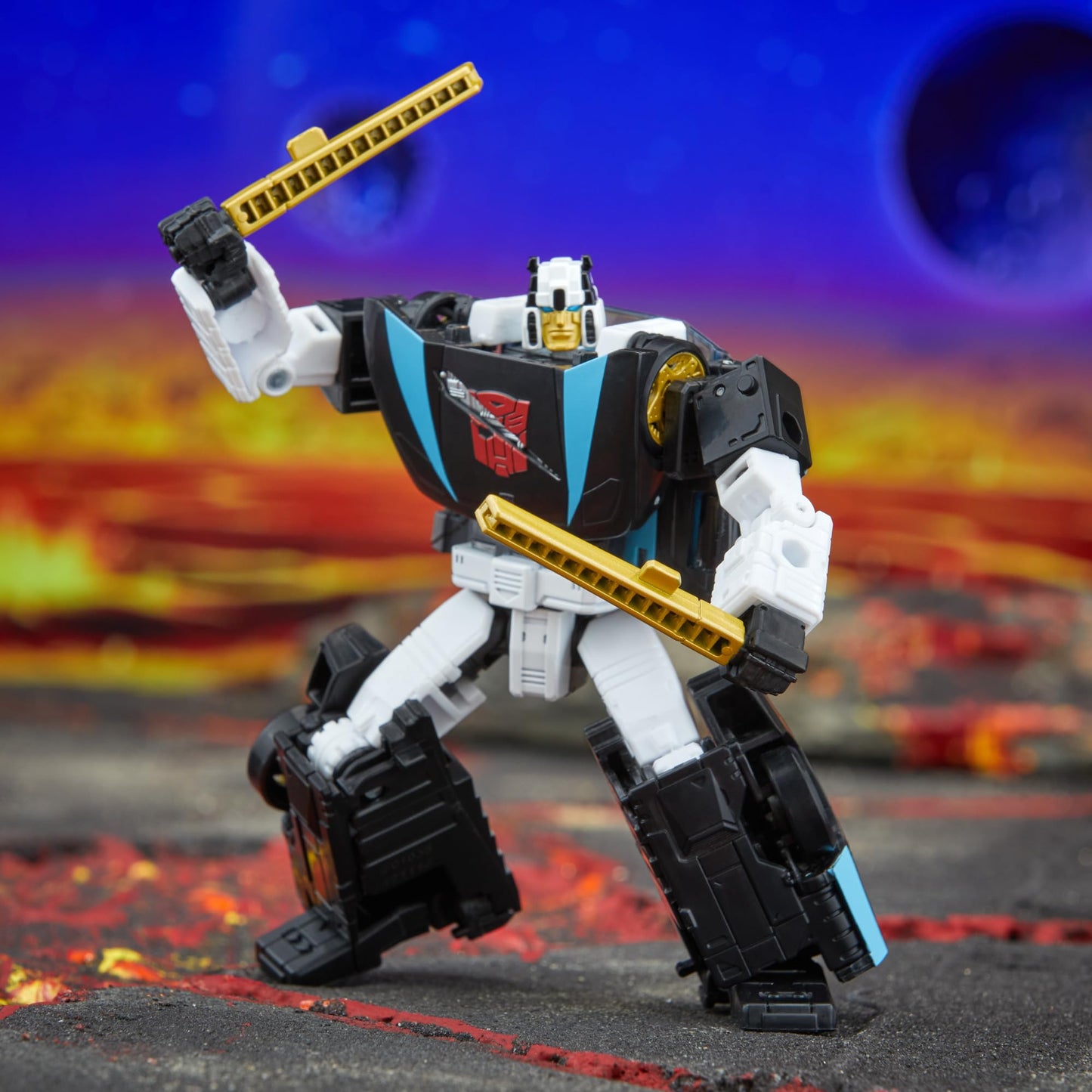 Transformers Legacy Deluxe Class Armada Universe Wheeljack, 5.5-inch Converting Action Figure, 8+