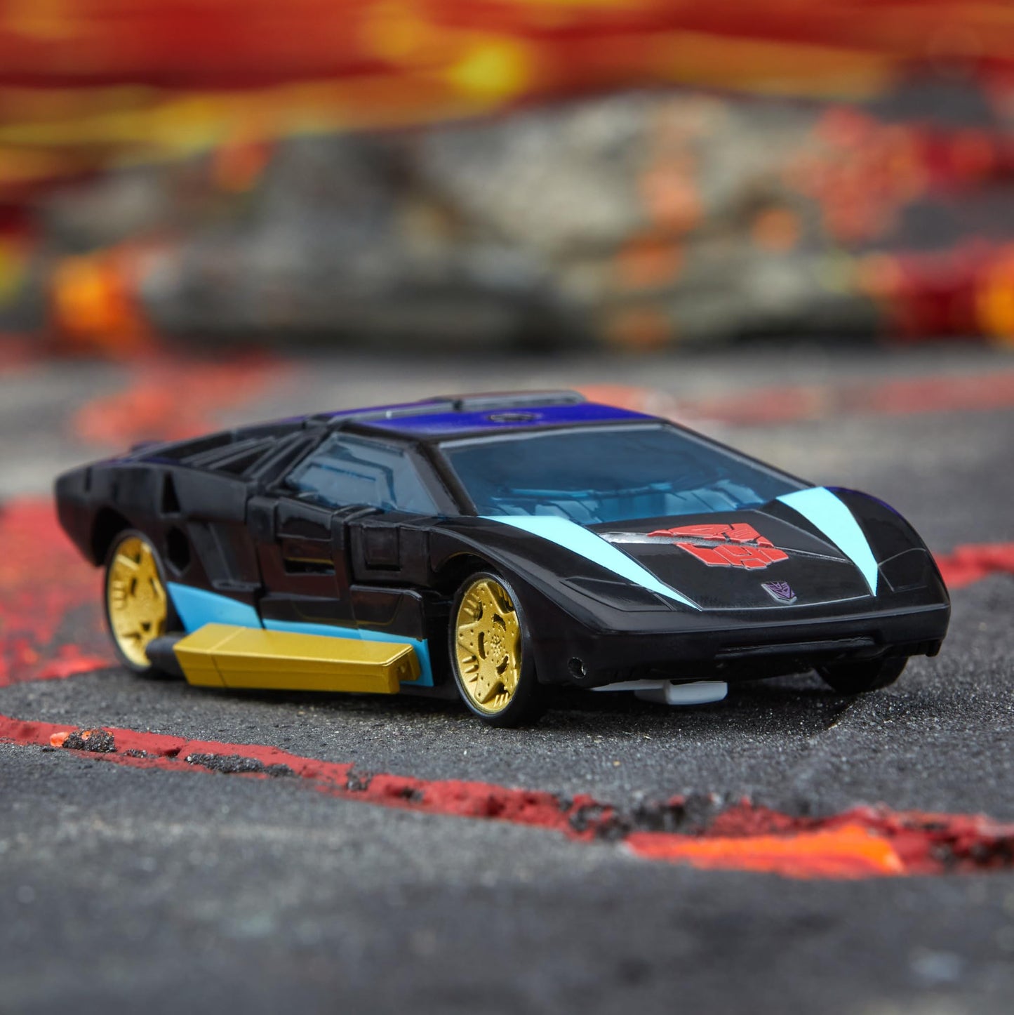 Transformers Legacy Deluxe Class Armada Universe Wheeljack, 5.5-inch Converting Action Figure, 8+