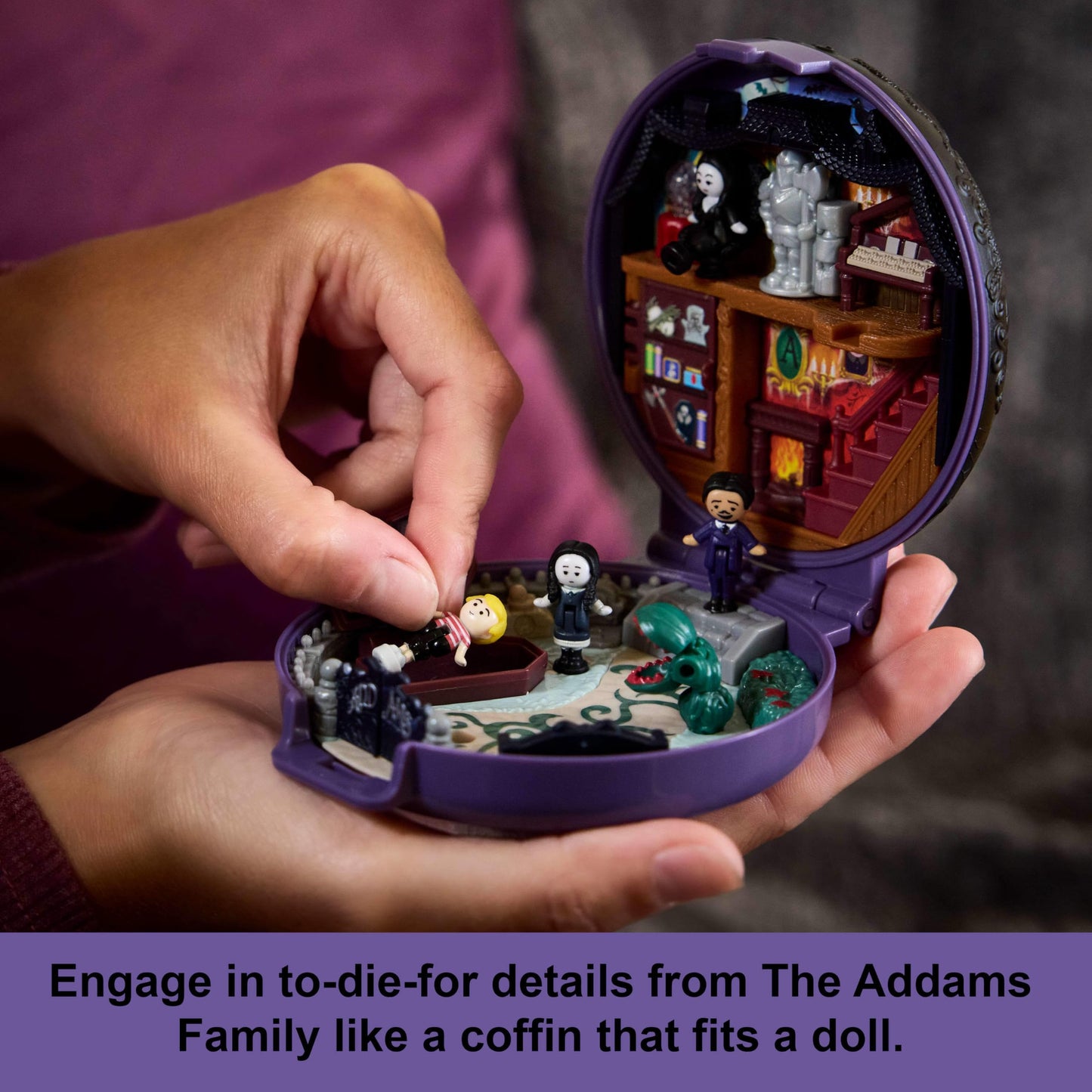 Polly Pocket Collector Playset, The Addams Family Compact with 4 Special Edition Character Dolls and 1 Accessory